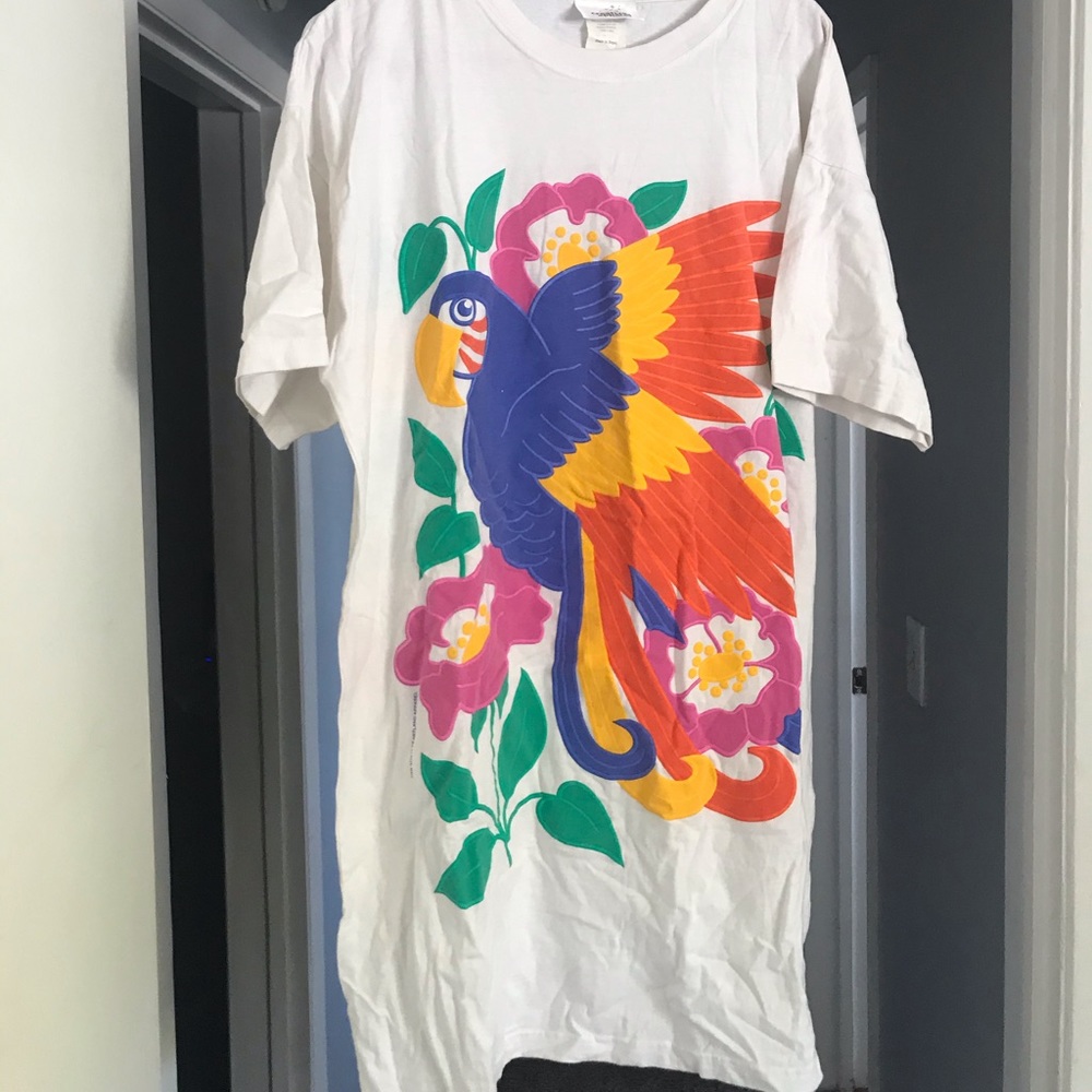XL bright colored bird t-shirt